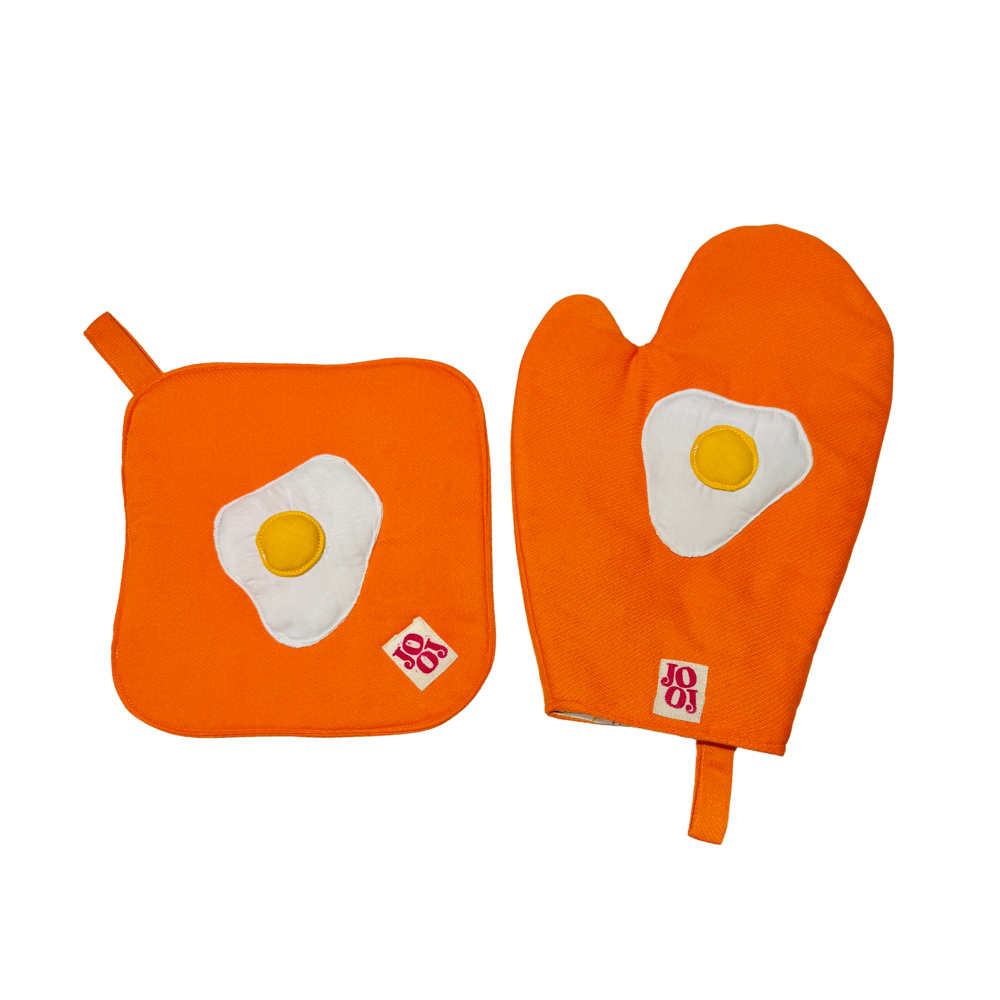 Ensemble manique + gant œuf au plat sur fond orange