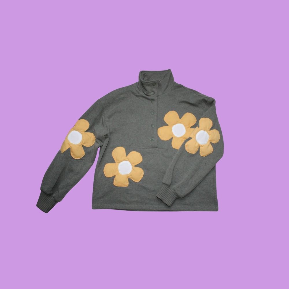 Pull customisé à fleurs