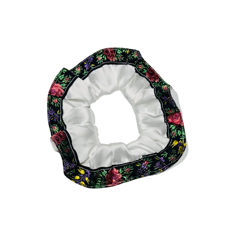 Scrunchy en soie à ruban brodé vintage