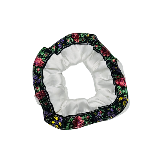 Scrunchy en soie à ruban brodé vintage