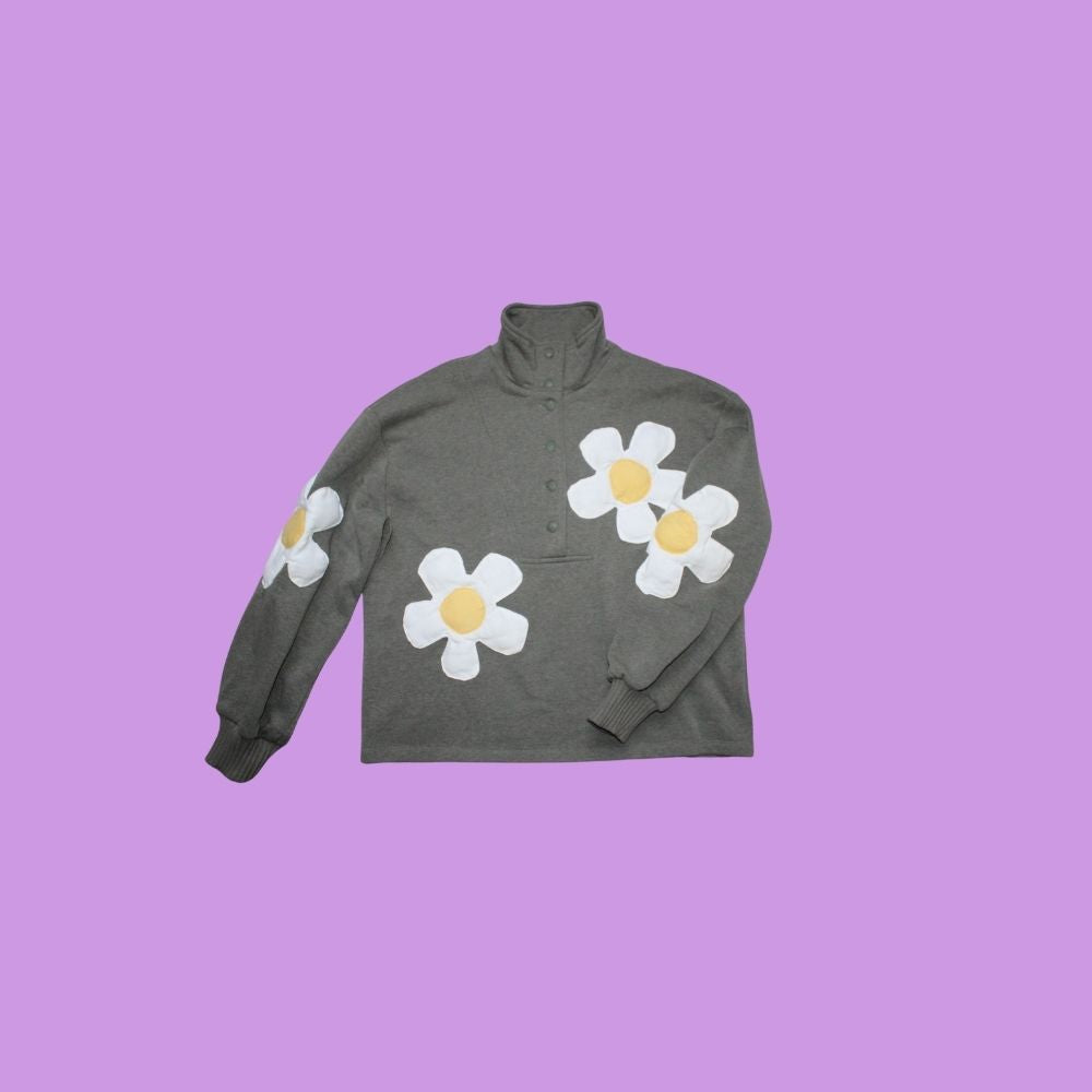 Pull customisé à fleurs