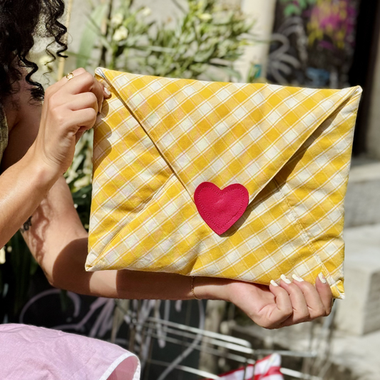 Pochette d'ordi à vichy jaune 💌