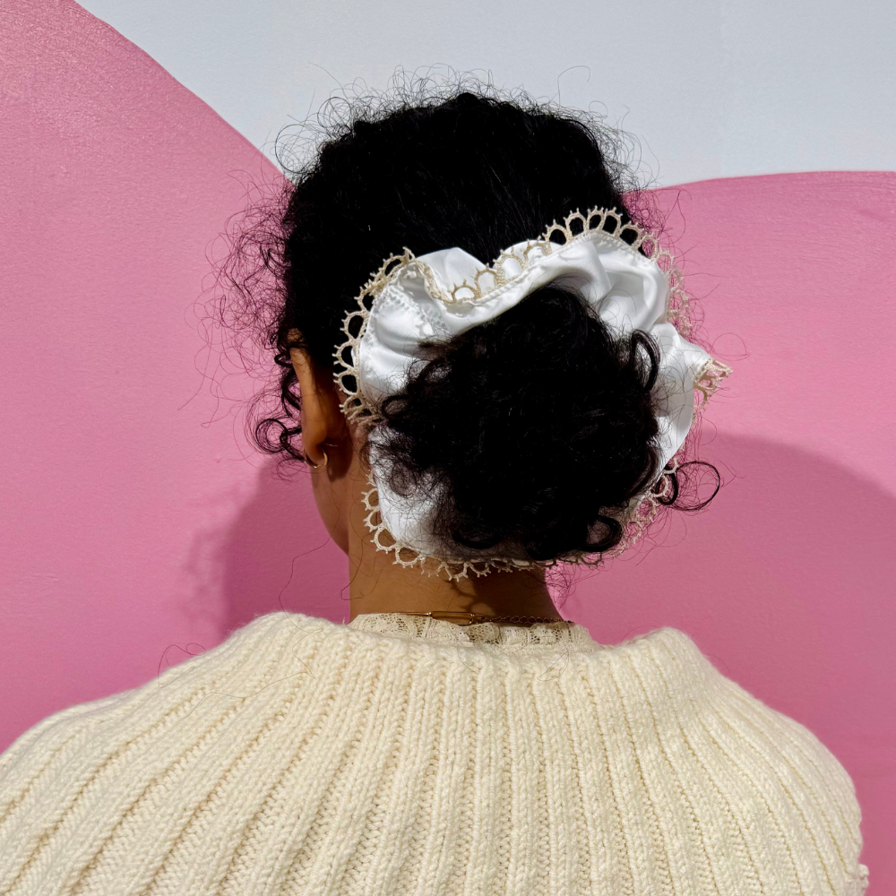 Scrunchy en soie à dentelles vintage