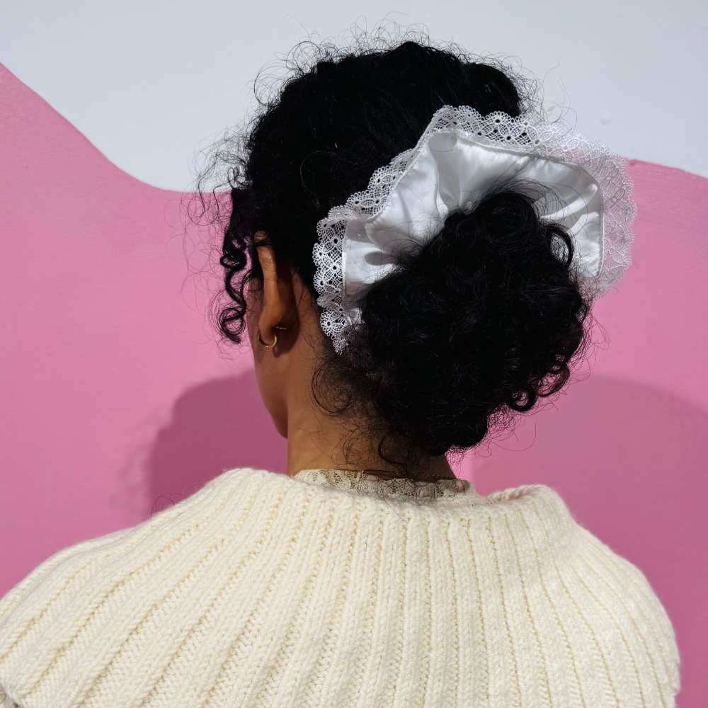 Scrunchy en soie à dentelles vintage