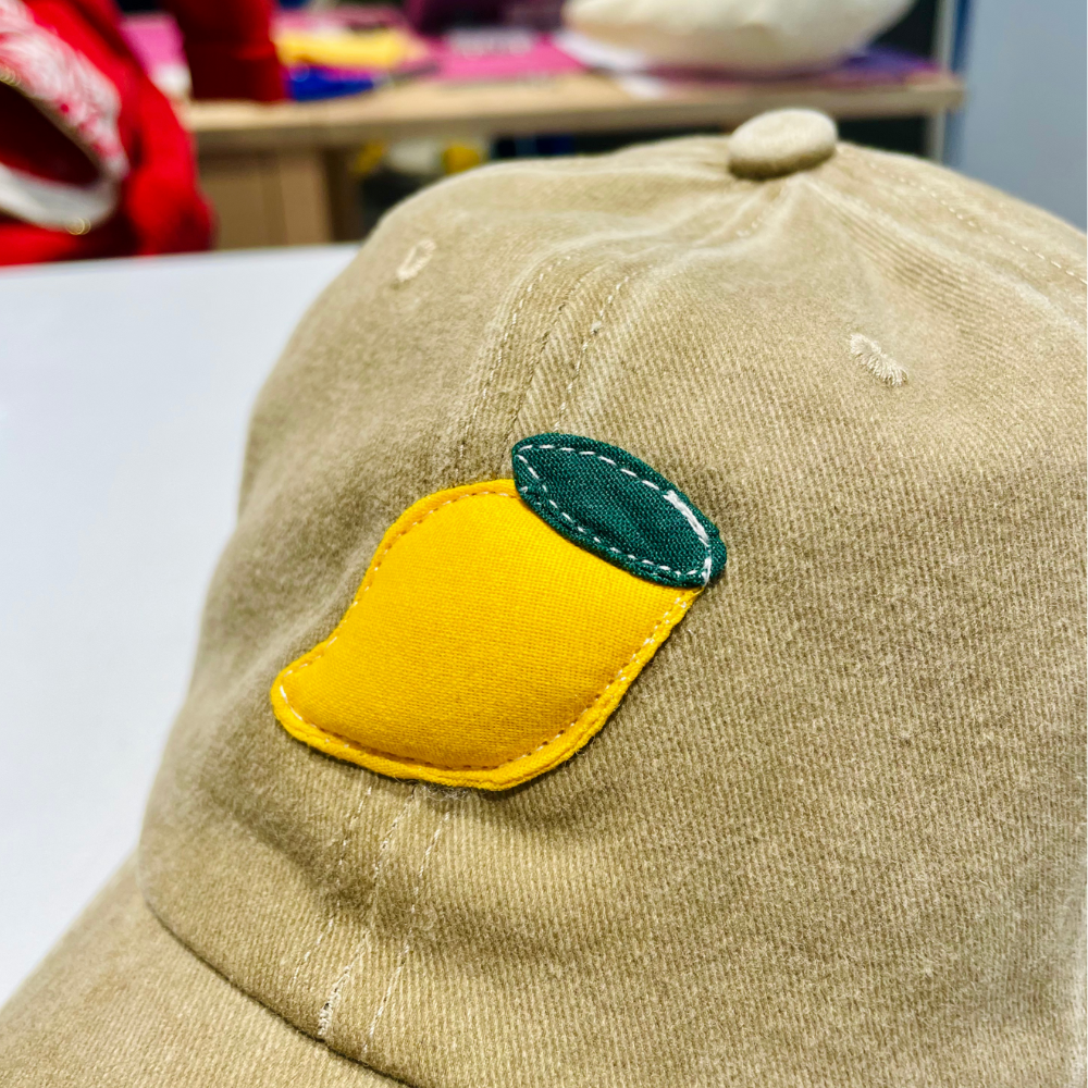 Casquette beige motif citron