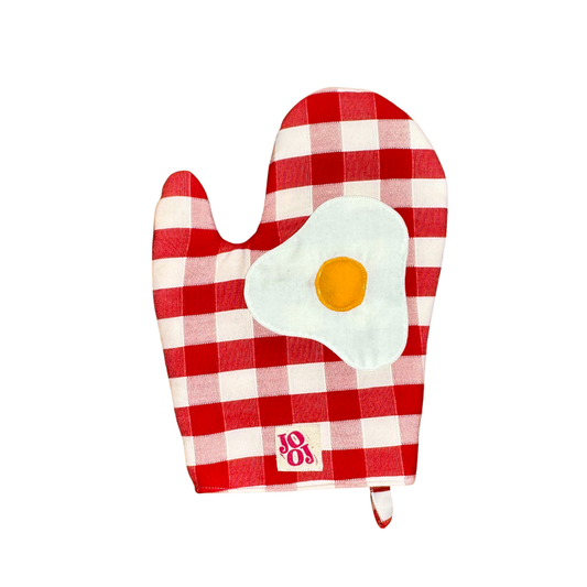 Ensemble manique + gant œuf au plat sur fond vichy rouge