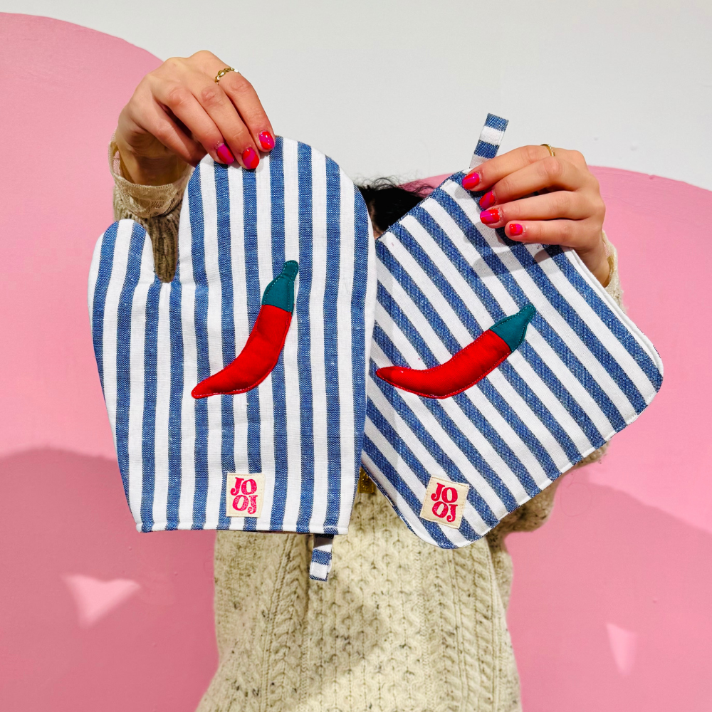 Ensemble manique + gant piment sur fond rayé bleu/blanc