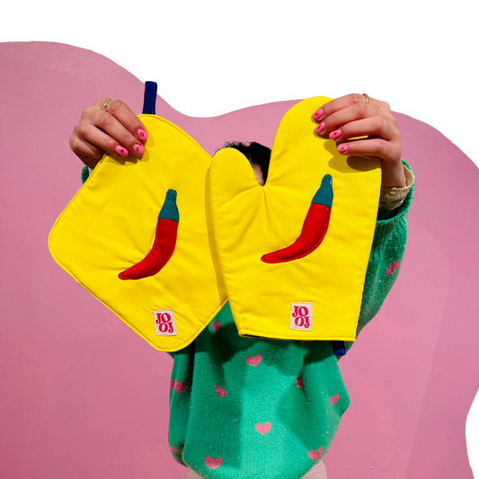 Ensemble manique + gant piment sur fond jaune