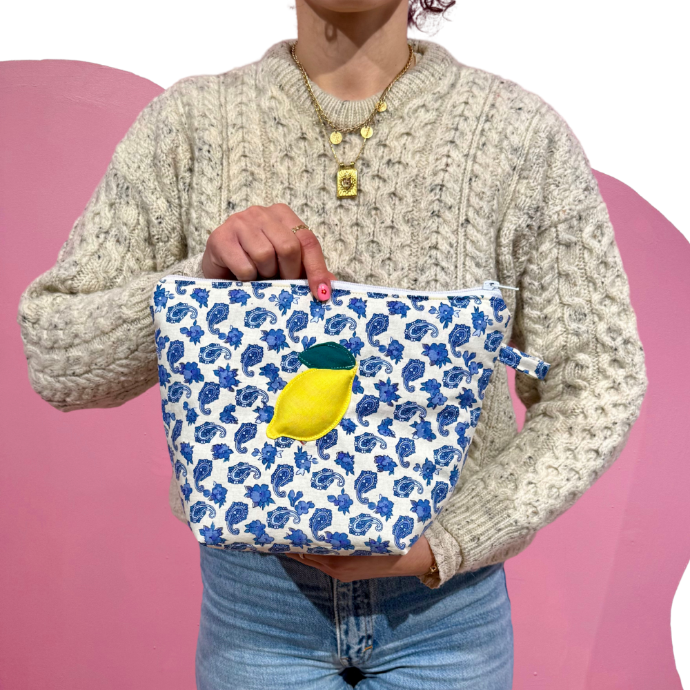 Troussass de toilette bleu à motif citron