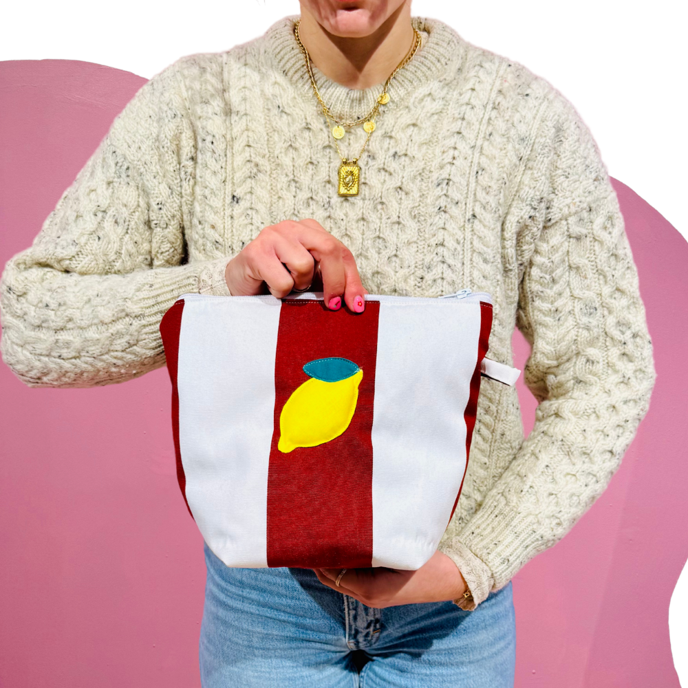 Troussass de toilette rayée bordeaux/blanc à motif citron