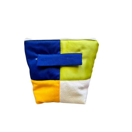 Troussass de toilettes bleu, vert, jaune et écru