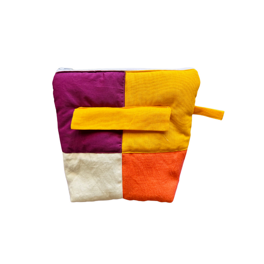 Troussass de toilettes mauve, jaune, écru et orange