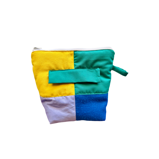 Troussass de toilettes jaune, vert, lila et bleu