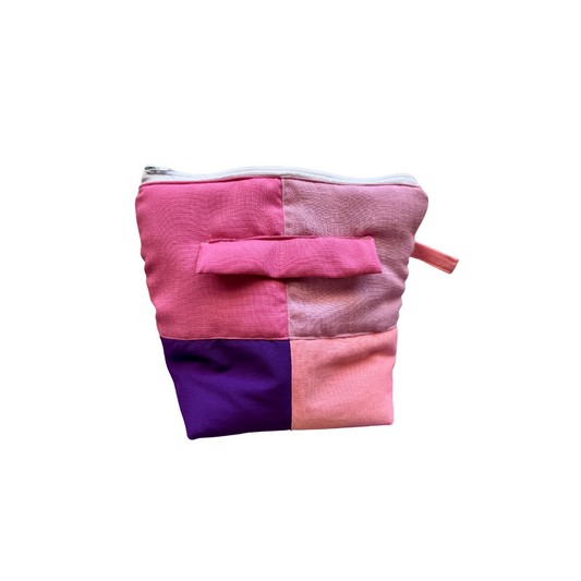 Troussass de toilettes rose, lila, mauve et rose clair
