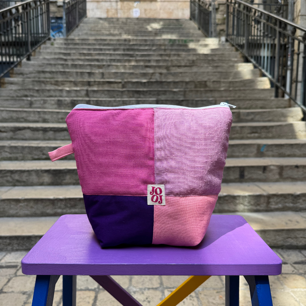 Troussass de toilettes rose, lila, mauve et rose clair