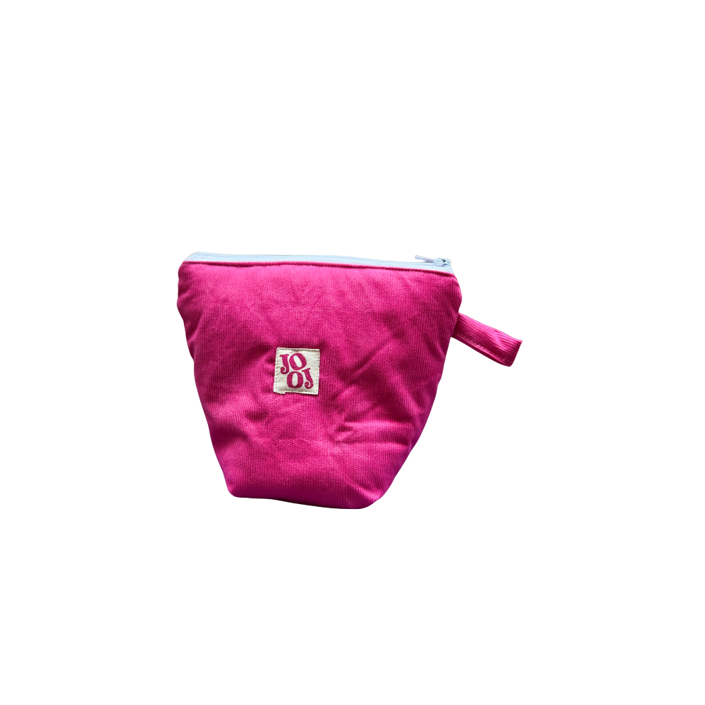 Pochass avec citron sur fond rose