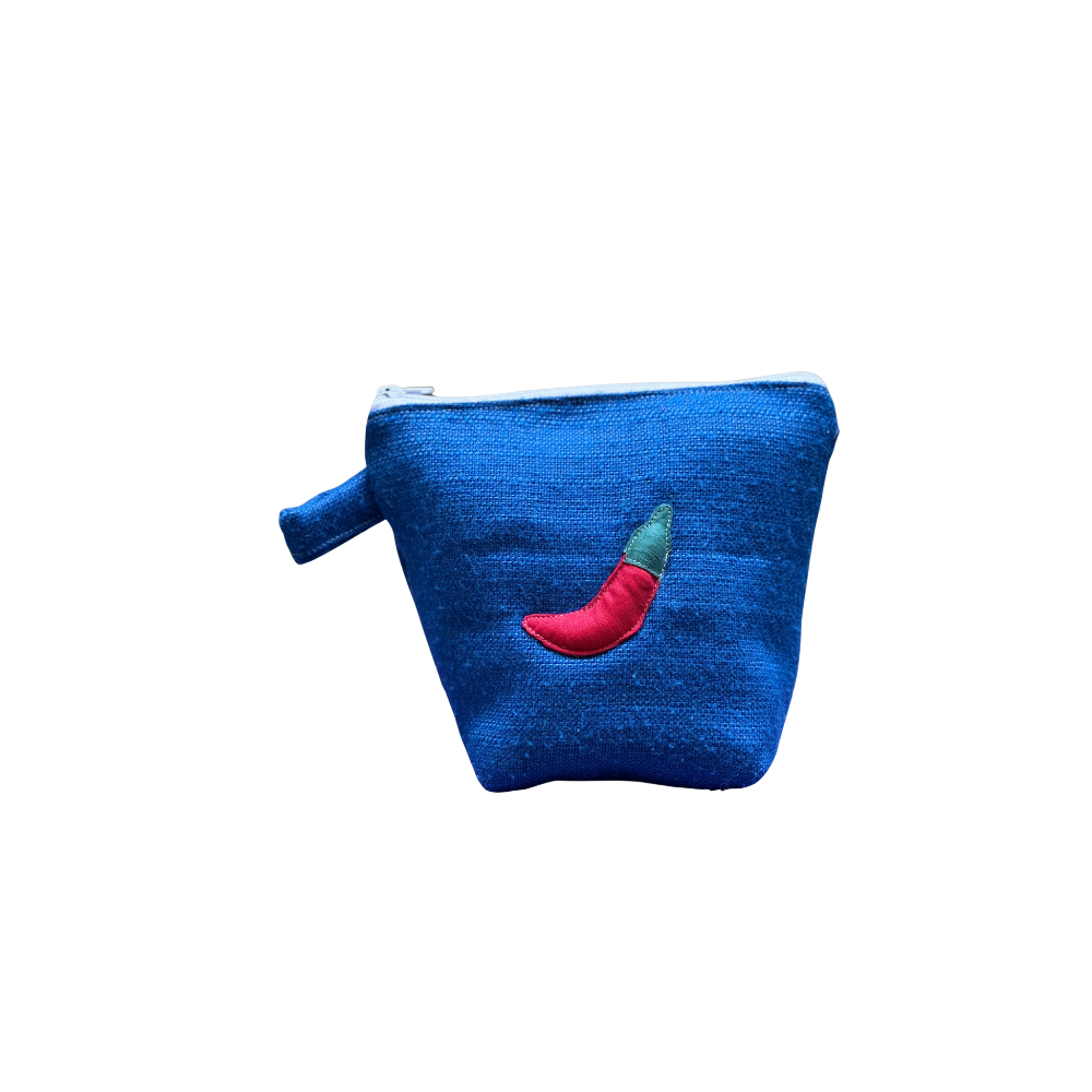 Pochass avec piment sur fond bleu