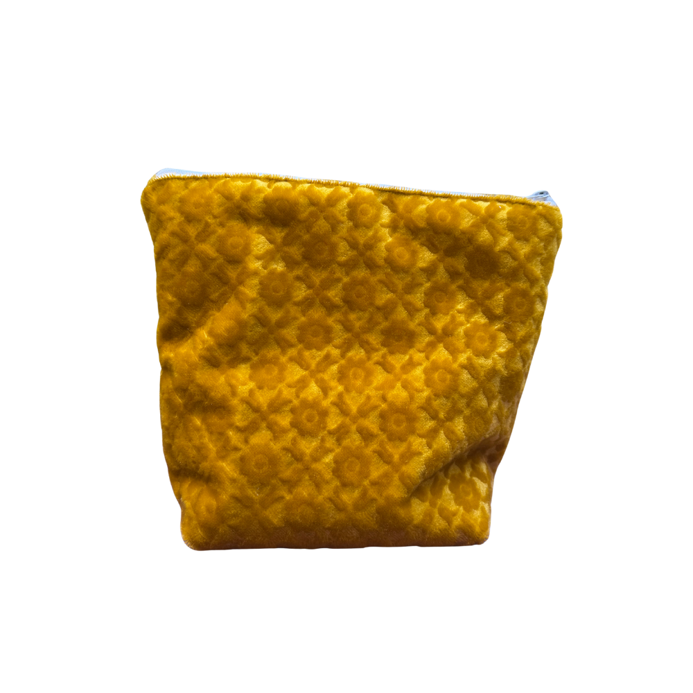 Troussass de toilette en velours jaune moutarde