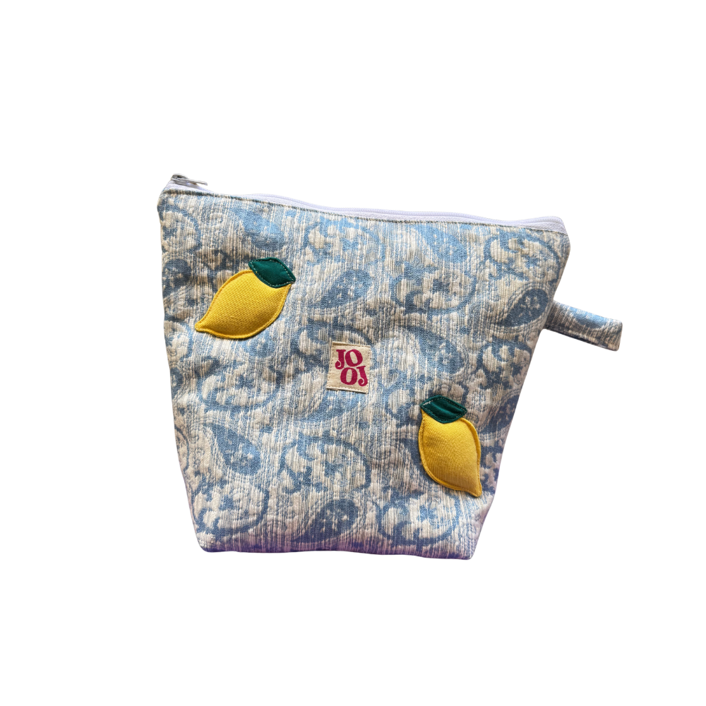 Troussass de toilette bleu baroque avec citrons