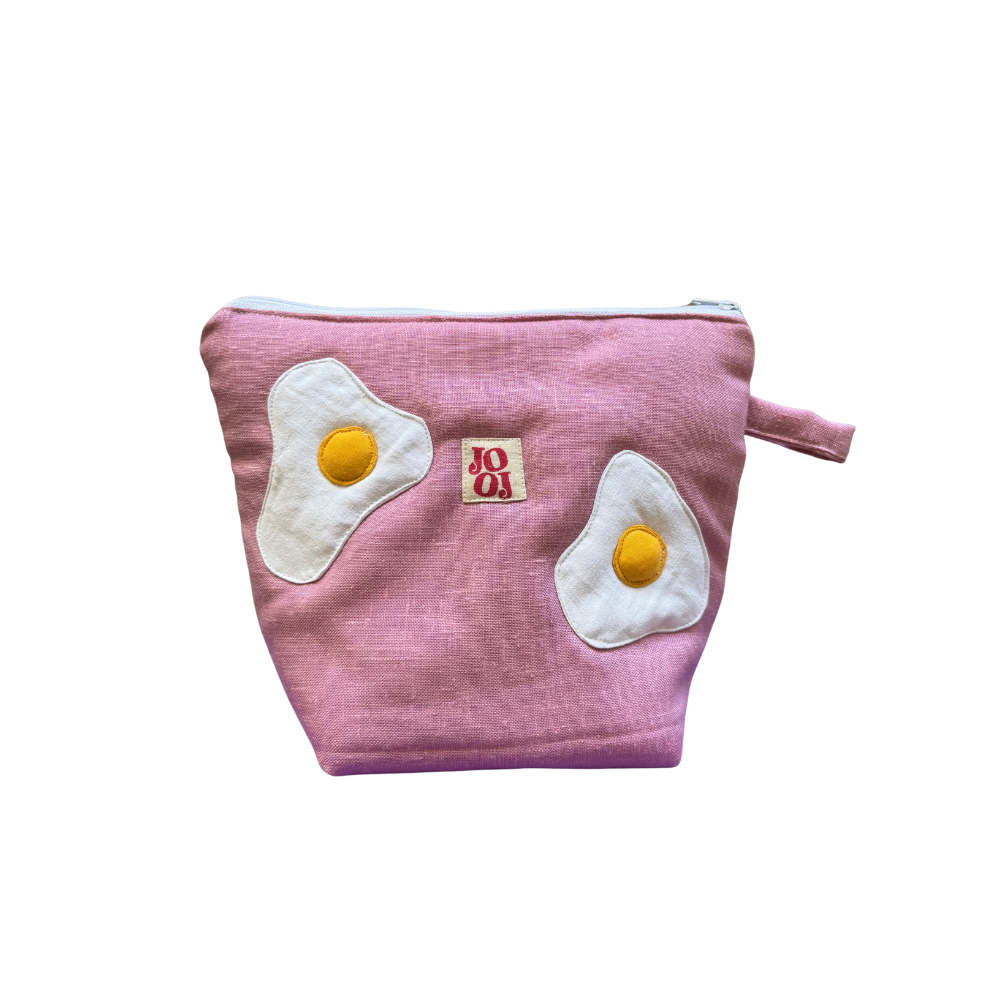 Troussass de toilette lila avec œufs au plat