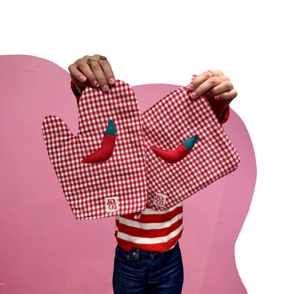 Ensemble manique + gant piment sur fond rouge vichy