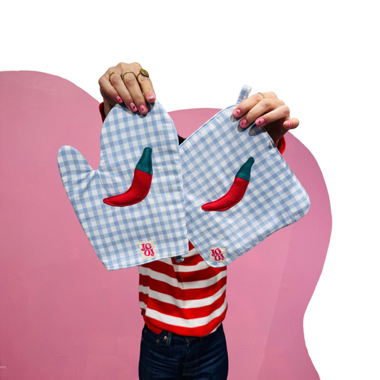 Ensemble manique + gant piment sur fond bleu vichy