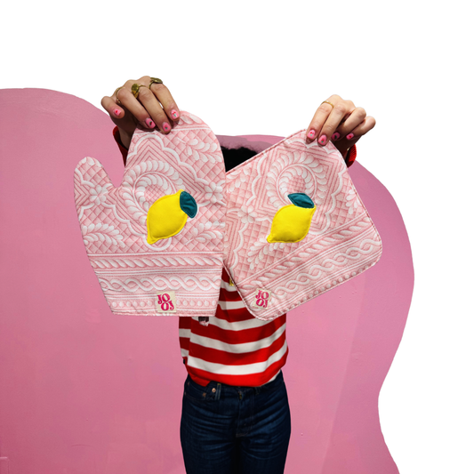 Ensemble manique + gant citron sur fond effet gravure rose