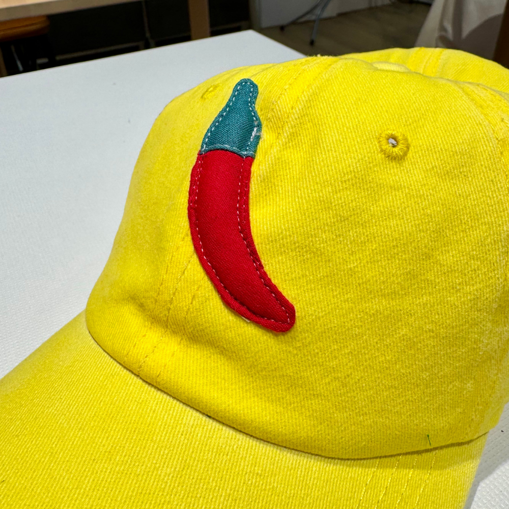 Casquette jaune à motif piment !