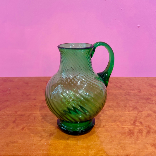 Pichet en verre vert