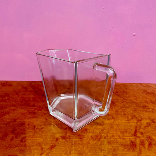 Pichet en verre bien costaud