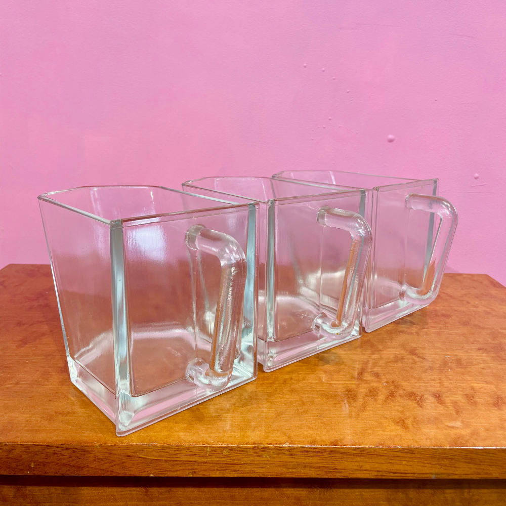 Pichet en verre bien costaud