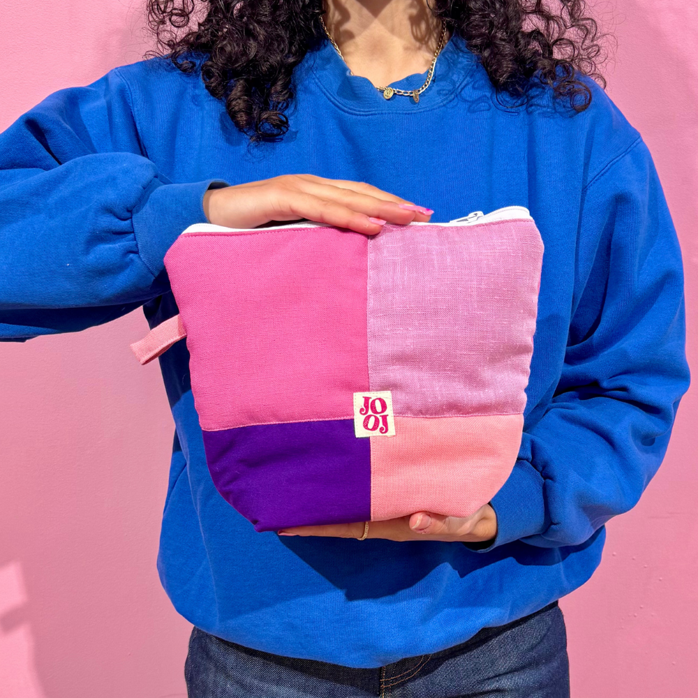 Troussass de toilettes rose, lila, mauve et rose clair