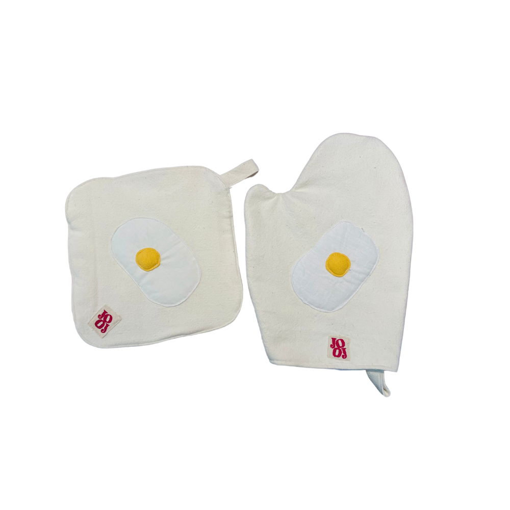 Ensemble manique + gant œufs sur fond écru !