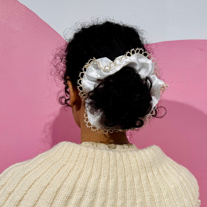Scrunchy en soie à dentelles vintage