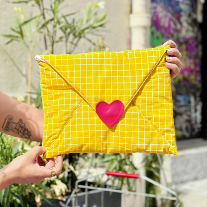 Pochette d'ordi à carreaux jaunes 💌
