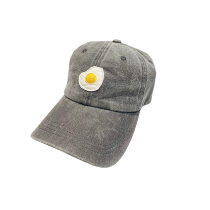 Casquette noir délavé motif œuf au plat