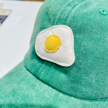 Casquette vert à motif œuf au plat !