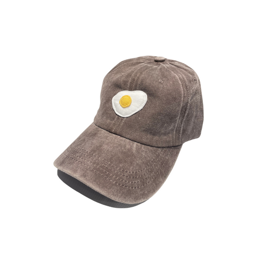 Casquette marron à motif œuf au plat ! (Pour Julia)