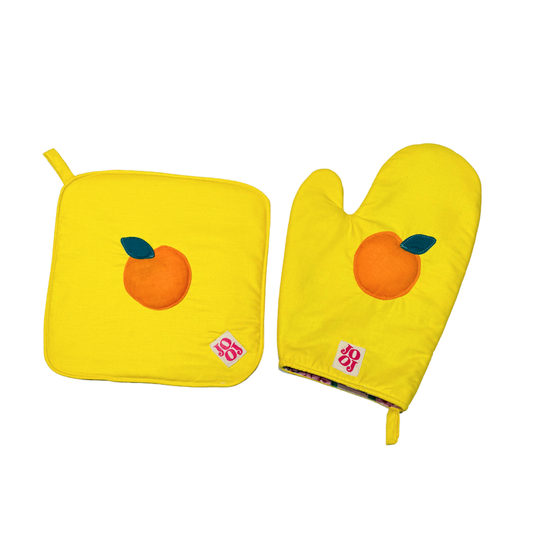 Ensemble manique + gant orange sur fond jaune