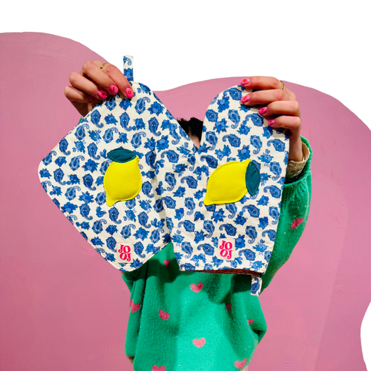 Ensemble manique + gant citron sur fond bleu baroque