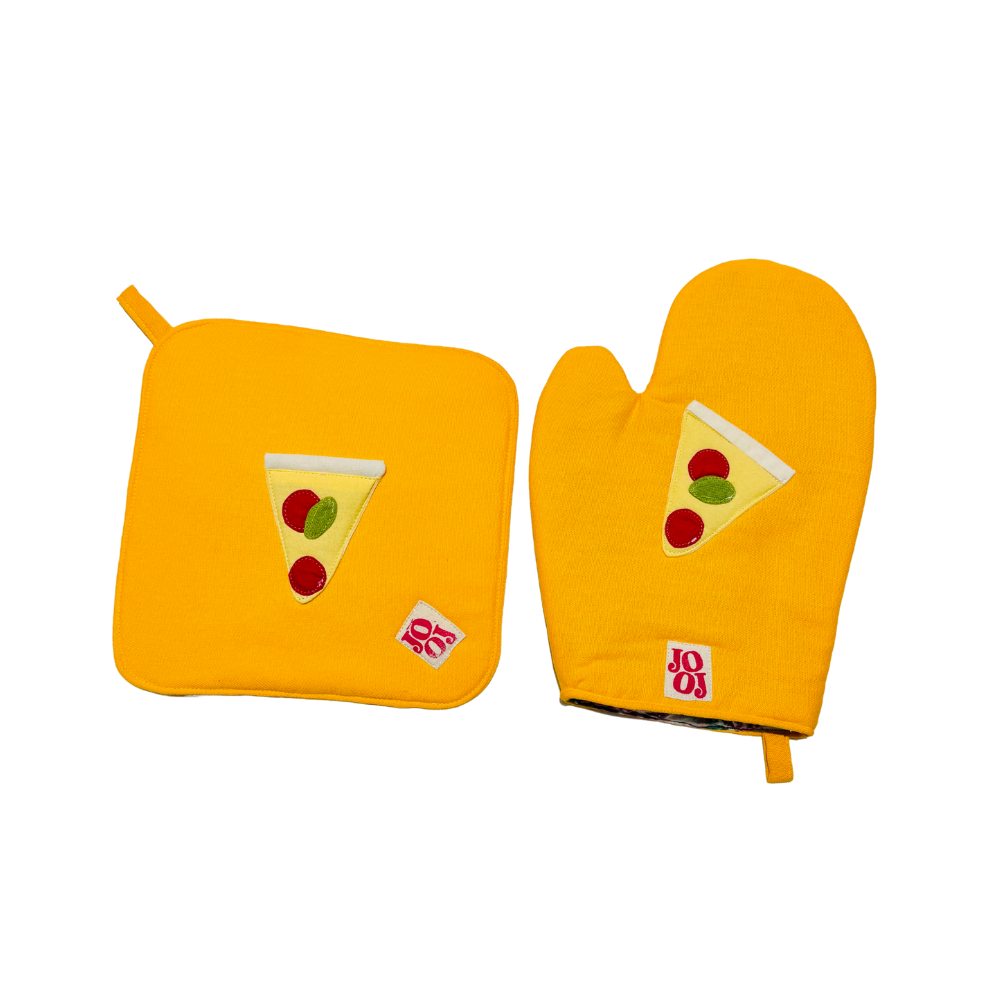 Ensemble manique + gant pizza sur fond jaune