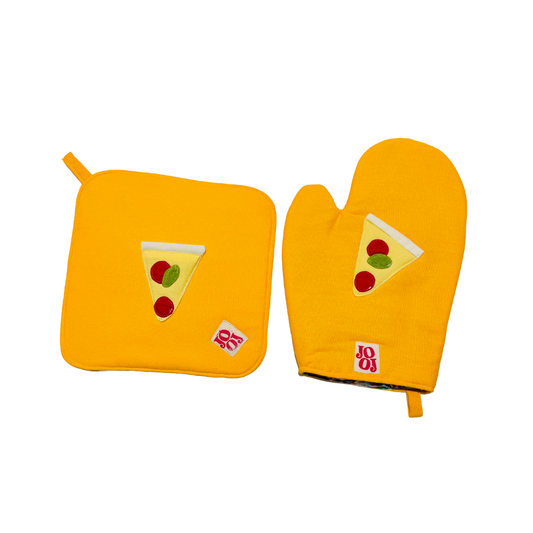 Ensemble manique + gant pizza sur fond jaune