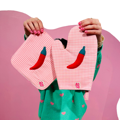 Ensemble manique + gant piment sur fond vichy rose