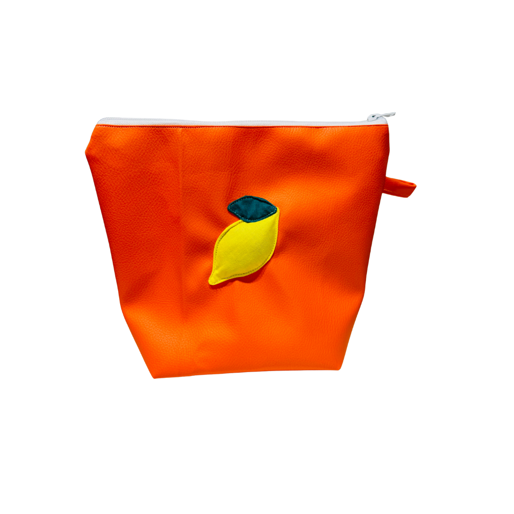 Troussass de toilette en similicuir orange à motif citron !