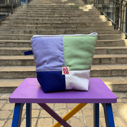Troussass de toilettes lila, vert, bleu et écru