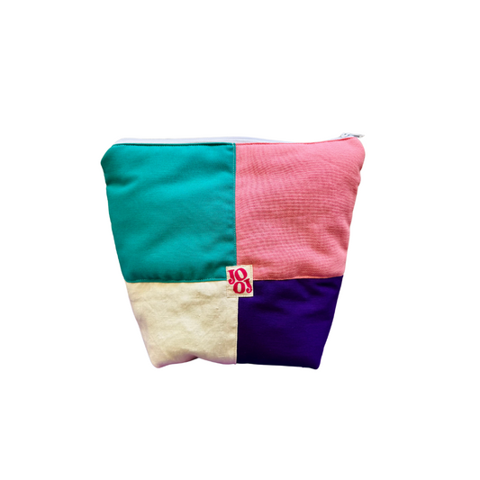 Troussass de toilettes bleu, rose, écru et mauve