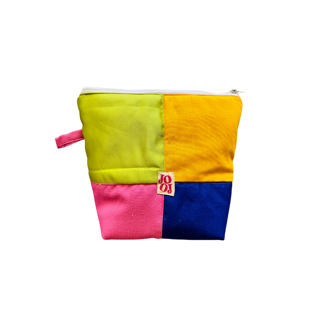 Troussass de toilettes vert, jaune, rose et bleu