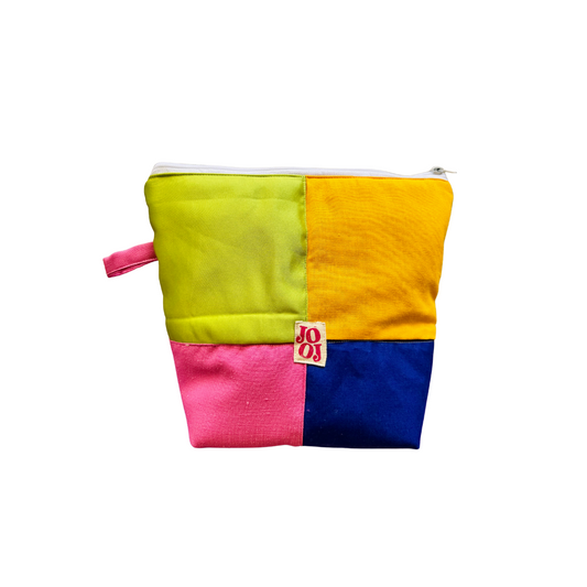 Troussass de toilettes vert, jaune, rose et bleu