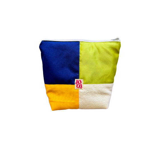 Troussass de toilettes bleu, vert, jaune et écru