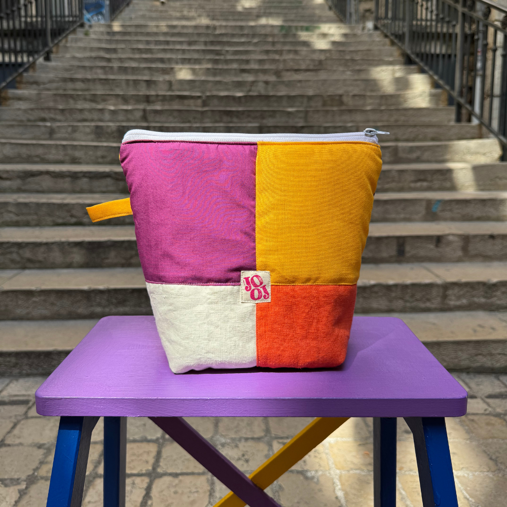 Troussass de toilettes mauve, jaune, écru et orange
